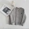 Nova Jaqueta Suéter Infantil Estilo Primavera e Outono 2026 Unissex Cor Sólida Cardigan de Tricô Suéter de Tricô Trançado para Bebê Roupa Externa