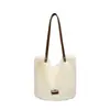 Bolsa de ombro de pelúcia de grande capacidade para mulheres, nova coleção outono/inverno 2026, bolsa de ombro fofa, adequada para escola e trabalho