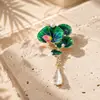 Broche de Lótus e Nenúfar Verde Estilo Novo para Mulheres, Alfinete de Nicho de Alto Padrão Estilo Chanel, Acessório Hanfu, Broche Exquisito e Moderno