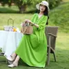 Vestido de algodão e seda brilhante e estiloso para viagem a Yunnan no início do verão de 2026, vestido de praia popular deste ano para mães, vestido longo esvoaçante