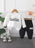 Conjunto de Dos Piezas Estilo Inglés para Niños y Niñas Bebés, Conjunto de Sudadera para Niños 2026 Primavera y Otoño, Nuevo Modelo Elegante para Bebés
