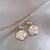 Venta Directa de Fábrica Pendientes Retro de Camelia para Mujer 2026 Nuevos Pendientes Populares Diseño de Nicho Pendientes Elegantes Venta al por Mayor