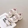 Zapatos estilo papá para niños, zapatos de malla transpirable, zapatos para niños de suela blanda, modelos de primavera y otoño 2026, zapatillas deportivas de moda para niños y niñas mayores