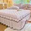 2026 Novo Modelo Saia de Cama Acolchoada de Algodão Lavado Classe A Peça Única Conjunto de Três Peças Tecido Amassado Estilo Coreano Renda de Princesa Colcha de Cama