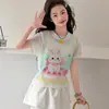 Conjunto de Camiseta de Manga Curta e Shorts Novo Estilo de Verão para Meninas, Roupa Infantil, Conjunto Moderno de Duas Peças com Camiseta de Manga Curta e Calça Saia para Meninas
