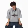 Camiseta de Manga Curta com Estampa de Leopardo e Letras Estilo Streetwear Americano para Homens e Mulheres Verão Tendência Marca Rogue Cool Solta Casual Gola Redonda Meia Manga