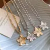 Collar Colgante de Flor Cuadrada con Perlas Europeo y Americano Moda Versátil Cadena para Suéter de Viaje Lujo Ligero Collar con Sensación de Alta Gama