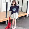 Conjunto de Verano 2026 de Camiseta de Manga Corta con Protección Solar para Niñas, Nuevo Estilo para Niños Mayores, Elegante Conjunto de Dos Piezas Falda-Pantalón Delgado