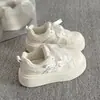 Tênis casuais retrô da moda para mulheres, nova coleção primavera/outono 2026, com um design exclusivo de biqueira em concha, mocassins estilosos e versáteis