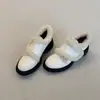 Sapatos Mocassins Estilo Britânico Slip-on Femininos 2026 Tendência Inverno Mais Veludo Bico Redondo Velcro Design Sapatos Pequenos de Couro Femininos