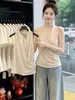 Camisola estilo francês com gola halter para mulheres, design de verão com decote V cruzado sem mangas, corte justo, top versátil