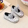 Outono 2026 Novo Sapatos de Princesa Fofos para Meninas com Bolinhas e Renda, Uma Fivela, Sapatilhas Macias com Laço para Meninas