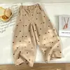 Calça jeans feminina estilo coreano com estampa de coração, nova coleção outono/inverno 2026, calça casual de perna larga da moda vintage para meninas