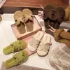 Pantuflas peludas de moda para mujer para usar en exteriores, nuevo estilo otoño e invierno, pantuflas de lana de cordero de alta gama, pantuflas planas de algodón para mujeres embarazadas