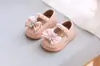 Sapatos Novos para Bebês e Crianças Pequenas Primavera 2026 Ursinho de Desenho Animado Sapatos de Princesa para Meninas Sola Macia Sapatos para Bebês e Crianças Pequenas 0-3 Anos