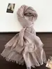 Bufanda larga texturizada vintage estilo japonés, chal de borlas en color sólido de baja saturación, ligero y transpirable para otoño e invierno, adecuado para combinar con bufandas de seda