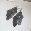 Brincos de Gancho com Franjas Lantejoulas Gota d'Água Metálicas Foscas Estilo Europeu Americano Retro Brincos de Luxo Leve Sentido de Alto Padrão Design de Brincos Sentido de Design Nicho