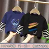 Ropa de Otoño para Niños Estilo Nuevo Primavera y Otoño 2026 Camiseta Base de Algodón Puro Camiseta de Manga Larga con Parches para Niño Falso Dos Piezas