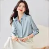 Camisa Azul Satinada Estilo Hong Kong para Mujer con Cuello de Solapa, Nueva Colección Primavera 2026, Corte Holgado, Top de Manga Larga con Caída, Estilo para Viajar