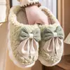 Pantuflas de algodón para mujer para otoño e invierno, antideslizantes y cálidas, nuevo estilo 2026, diseño lindo de lazo de felpa, con talón cubierto