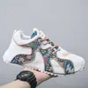 Zapatos Europeos para Hombre, Tenis con Estampado Novedoso de Primavera, Zapatos de Padre Gruesos para Aumentar la Altura, Deportivos Casuales de Primavera y Verano