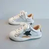 Tenis para niños estilo coreano con estampado de estrellas, cuentan con puntera reforzada para protección contra patadas e impactos, nueva colección otoño 2026, calzado deportivo moderno para niños y niñas