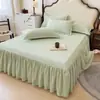 Falda de cama de una sola pieza de algodón cepillado estilo coreano, estilo simple, color sólido, universal para todas las estaciones, amigable con la piel, algodón puro, cubierta de cama antideslizante, juego de tres piezas