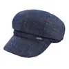 Nova boina de brim jeans retrô britânica com logo de metal, aba grande, afina o rosto, para mulheres, chapéu de artista com textura de sarja para outono