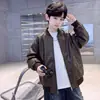 Jaqueta de Couro Preta para Meninos 2026 Outono Novo Estilo Cool Estilo de Rua Malandro Bonito Roupas de Motocicleta Jaqueta com Zíper