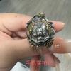 Anillo de sapo dorado estilo chino retro diseño de nicho para hombre sentido de diseño gema incrustada a mano plata tailandesa personalidad de moda dominante llave inglesa dedo