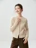 Cardigã de cashmere macio e aconchegante estilo francês para mulheres, com gola redonda, botões de pérola e design em tricô de trança, perfeito como uma nova peça de outer wear para outono/inverno