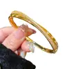 Pulsera de Hebilla de Cruz con Circonita Bañada en Oro Real, Pulsera Moderna y Versátil, Pulsera de Lujo Ligero y de Gama Alta