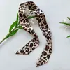 Pañuelo pequeño de seda con estampado de leopardo para mujer, adecuado para primavera, otoño y verano, se puede usar como lazo para bolso, cinta versátil para muñecas delgadas, pañuelo para la cabeza y diadema, personalizable