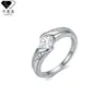 Nuevo anillo de banda lisa transfronterizo con diamante cuadrado para mujer, diseño de nicho de lujo ligero, sensación de alta gama, versátil y elegante, regalo perfecto para novia