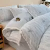 Juego de ropa de cama de cuatro piezas de terciopelo de leche tallado, edredón y juego de sábanas de forro polar coral engrosado y cálido para invierno
