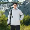 Chaqueta softshell suave totalmente termosellada del mismo estilo de Dijia para hombres y mujeres, versión para parejas, a prueba de viento e impermeable, adecuada para montañismo, disponible para compra en grupo, se puede imprimir con logotipo