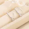 Brincos Meia-Lua com Diamantes Brilhantes de Novo Estilo, Design de Nicho de Luxo Leve, Brincos Stud Geométricos para Mulheres, Estilo para o Trabalho de Verão, Brincos Personalizados em Forma de D