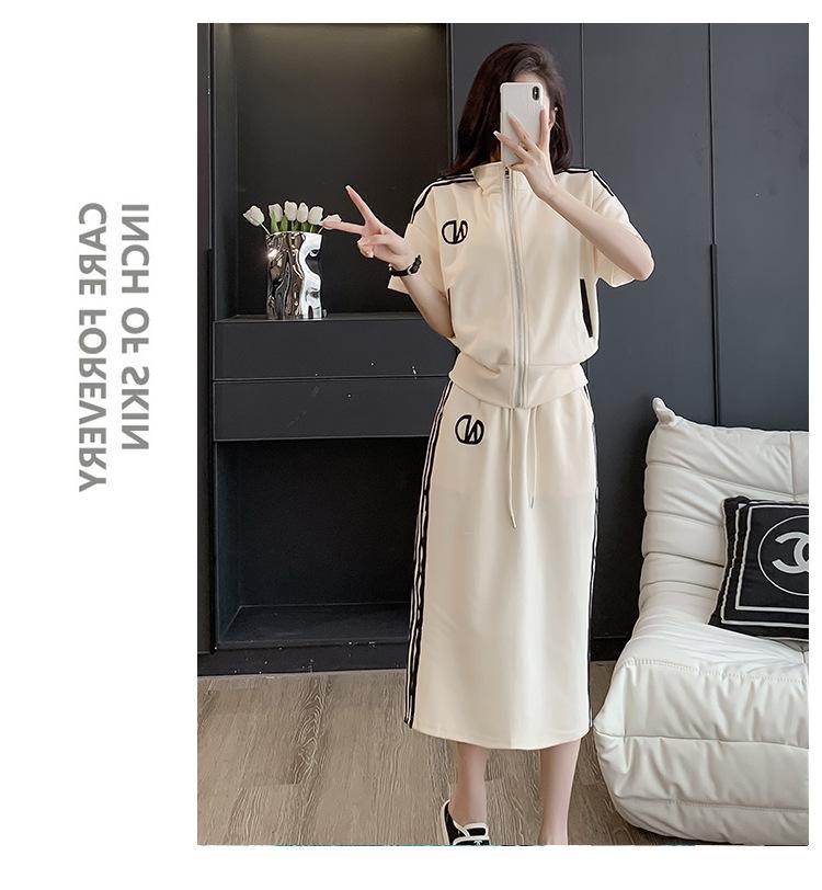 跨境淘货源分销2023秋季裙子新款街头潮流减龄小个子爆款欧货网红款运动套装休闲运动气质休闲时尚流行新款秋装秋装女装时尚套装套装女装秋季套装女套装女女士运动服女装两件套套装卫衣套装休闲套装秋季套装女装时尚套装盐系休闲套装女装2023百搭设计感小众洋气欧货阿里国际站跨境采购Cross-border, online source, distribution, 2023 autumn skirt, new style, street, trend, age reduction, small, explosive, European goods, network red, sportswear, leisure sports, temperament leisure, fashion popular, new autumn wear, autumn women's wear, fashion suit, women's suit, women's suit, women's sportswear, women's two-piece, hoodie suit, leisure suit, Autumn suit, women's fashion suit, salt department, women's 2023, everything, design sense, niche, foreign style, Ali International Station, cross-border procurement