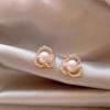 Aretes de Perla y Circonita Bañados en Oro Real para Mujer, Pequeños, Exquisitos y Elegantes, Aretes Pequeños de Flor Fragante, Aretes de Moda para Commuter