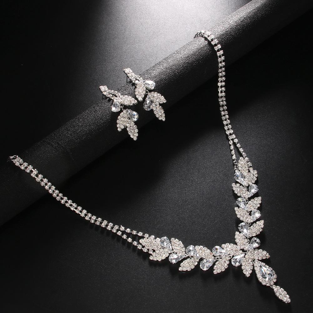 16866503999689_1686650400