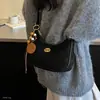 Bolso bandolera para mujer de nuevo diseño retro para debajo del brazo, otoño e invierno, de un solo hombro, terciopelo con patrón de diamantes, tacto de gamuza, bolso de mano con colgante 2026