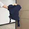 Camiseta azul marino irregular con volantes, cuello redondo, manga corta para mujer, verano 2026, top elegante de alta gama, corte ajustado