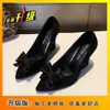 Sapatos de salto alto de trabalho versáteis de boca rasa, tamanho grande, sexy, fivela quadrada com strass, sapatos femininos, novidade Outono 2026, bico fino, salto plataforma