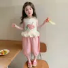 Conjunto de Chaleco para Niñas 2026 Ropa Nueva de Verano Elegante Pantalones Capris a Cuadros para Bebé Conjunto de Dos Piezas para Niños de Verano