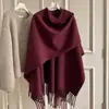 Xale de Lã Quente com Franjas e Fenda para Viagem Feminino Outono e Inverno Capa Jaqueta Espessa Estilo Xale para Foto de Viagem
