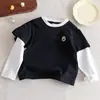 Camiseta Infantil para Meninos, Manga Longa, Novo Estilo Primavera e Outono 2026, Blusa Falsa Duas Peças para Crianças Pequenas, Camiseta Básica Listrada para Bebês, Estilosa para Meninas