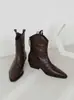 Botas Chelsea de Couro de Vaca Super Macio Femininas Salto Grosso Corte em V Botas Cowboy Ocidentais Botas Enrugadas Emagrecedoras Bico Fino Botas de Cano Curto com Corte em V