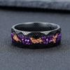 Anillo de bodas más vendido en Europa y Estados Unidos, anillo de acero inoxidable negro eléctrico de 8 mm, corrosión, acero de Malasia, grano de martillo con incrustaciones de grava púrpura, lámina de oro.