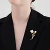 Broche Flor de Tulipán Mori de Alta Gama para Mujer Pin Elegante de Lujo Ligero Corsage de Perlas Accesorios para Ropa Regalo de Nicho