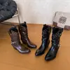 Botas Western Retrô Marrom Rebite Meia-Canela Outono/Inverno Novo Salto Bloco Bico Redondo Salto Médio Confortável Versátil Botas Femininas
